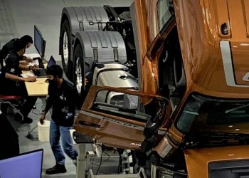 Tutup Tahun 2022, Tim Purnajual UD Trucks Indonesia Terbaik Di Dunia