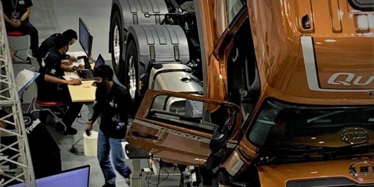 Tutup Tahun 2022, Tim Purnajual UD Trucks Indonesia Terbaik Di Dunia