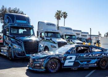 Ukir Sejarah Baru, Freightliner eCascadia Jadi Truk Listrik Pertama Tim Nascar Penske