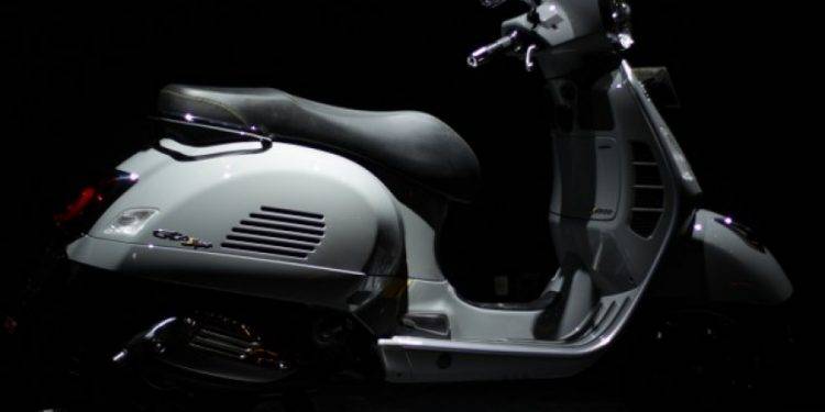 Vespa GTS Super Tech 300 Ditawarkan Dengan Harga Selangit, Tapi Teknologinya Makin Ajib