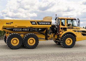 Volvo CE Serahkan Truk Tambang Berbahan Baja Bebas Fosil Pertama di Dunia ke Pelanggan