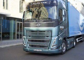 Volvo Kirim Truk Listrik Bebas Fosil Pertama di Dunia ke Pelanggan