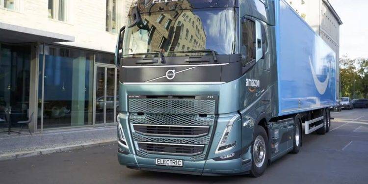 Volvo Kirim Truk Listrik Bebas Fosil Pertama di Dunia ke Pelanggan
