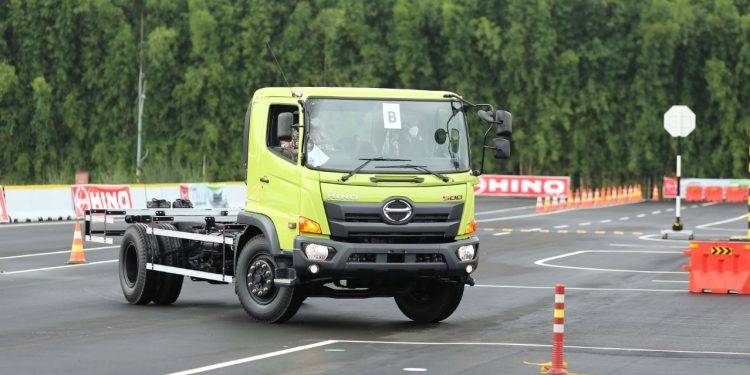 Hino Si Paling Mengerti Soal Keselamatan Truk dan Bus
