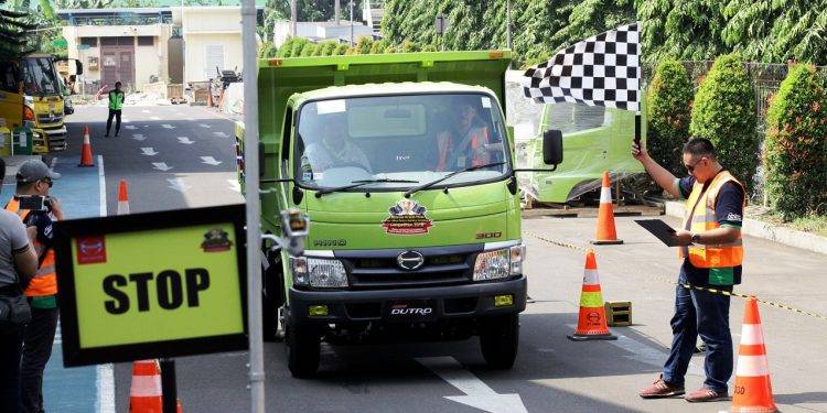 Hino Si Paling Mengerti Soal Keselamatan Truk dan Bus