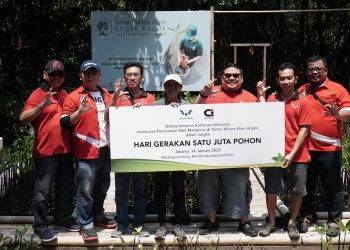 Jaga Kelestarian Alam, Wuling Bersama Komunitas Resmi Tanam 100 Pohon Bakau