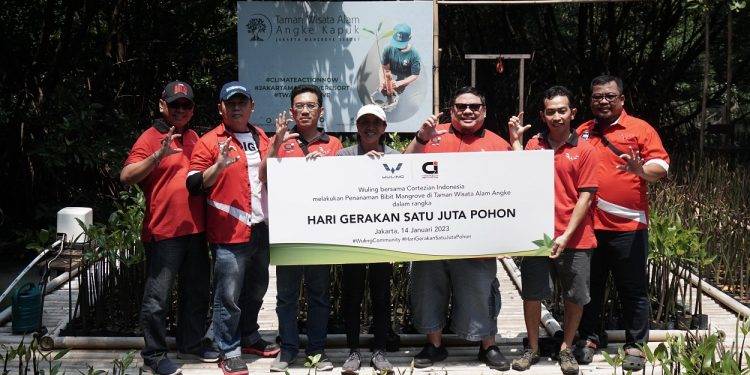 Jaga Kelestarian Alam, Wuling Bersama Komunitas Resmi Tanam 100 Pohon Bakau