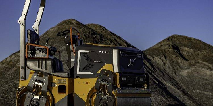 Awali Tahun 2023, Volvo CE Luncurkan Mesin Pemadat Aspal Elektrik Pertamanya