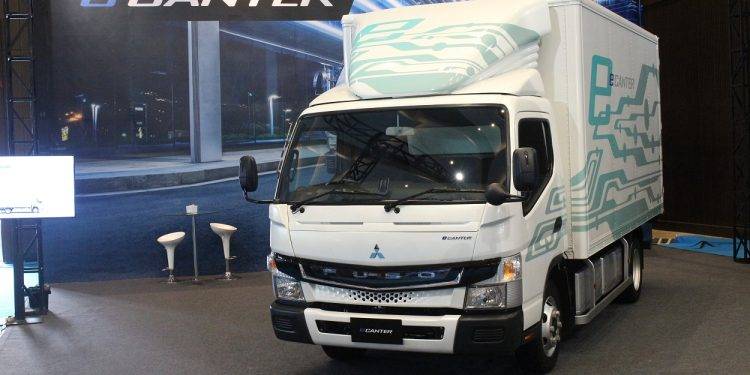 Injak Usia Ke-60 Tahun, Fuso Canter Tak Tergoyahkan Di Industri Kendaraan Komersial Global