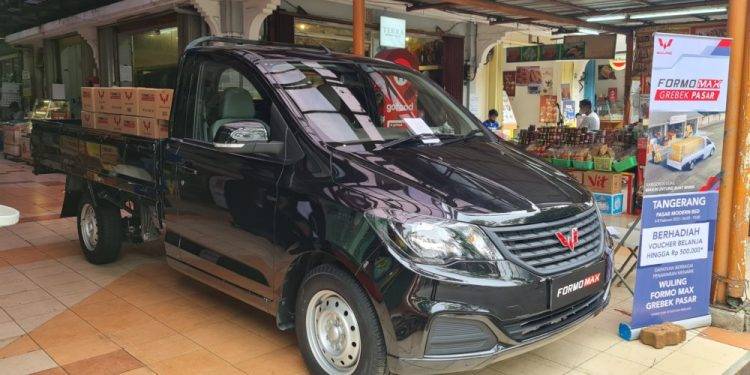Wuling Pamer Pikap Formo Max di Dalam Pasar BSD