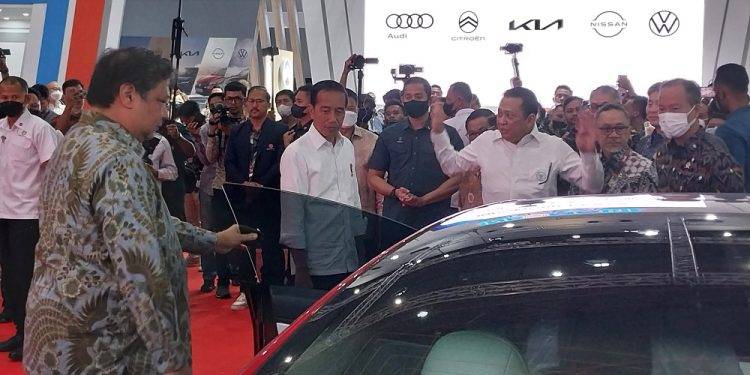 Jokowi Buka Pameran IIMS 2023, Dorong Ekspor Industri Otomotif