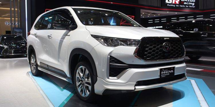 Perdana, Toyota Kijang Innova Zenix Hybrid Resmi Di Ekspor
