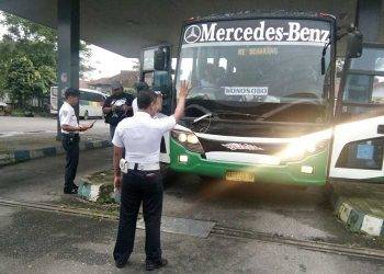 Menjelang Mudik Lebaran 2023, Satlantas Polres Batang Bersama Dishub Periksa Kelaikan Bus