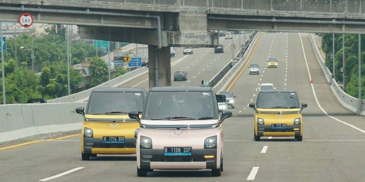 Jadi Pemimpin Pasar Mobil Listrik di Indonesia, Wuling Air ev Diganjar Penghargaan