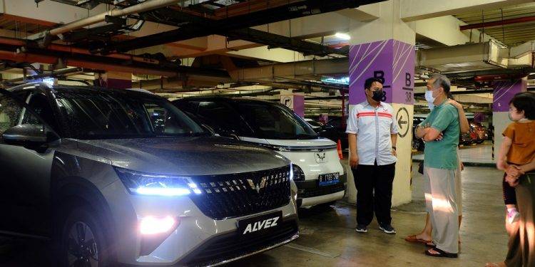 Usai Diluncurkan di IIMS 2023, Wuling Ajak Alvez Sapa Warga Bekasi