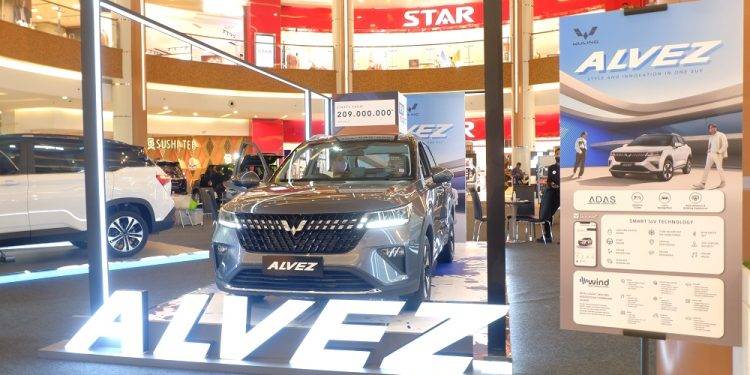 Usai Diluncurkan di IIMS 2023, Wuling Ajak Alvez Sapa Warga Bekasi