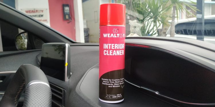 Biar Mudik Makin Nyaman, Yuk Bersihkan Kabin Mobil Dengan Wealthy Interior Cleaner