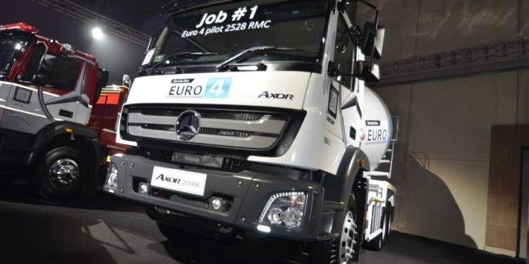 DCVI Apresiasi Kinerja Diler Truk dan Bus Mercedes-Benz Indonesia Melalui ‘Dealer of the Year’