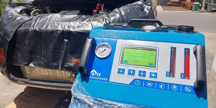 Kuras Oli Matik Saat Penggantian Wajib Dilakukan Pemilik Mobil