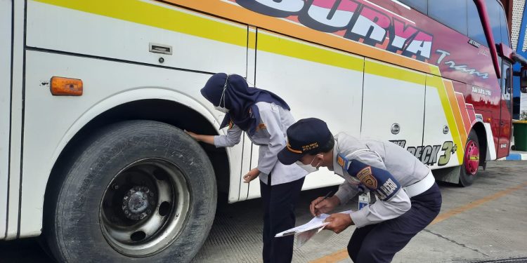 Menjelang Mudik Lebaran, Polres Bogor Periksa Bus dan Kesehatan Pengemudi