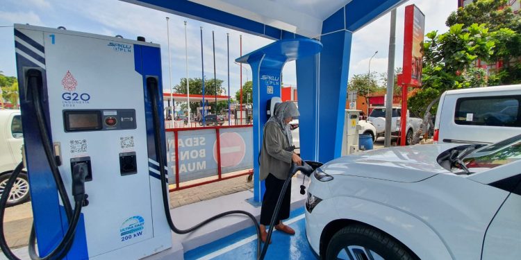 PLN Sediakan SPKLU Bagi Pemudik yang Menggunakan Mobil Listrik