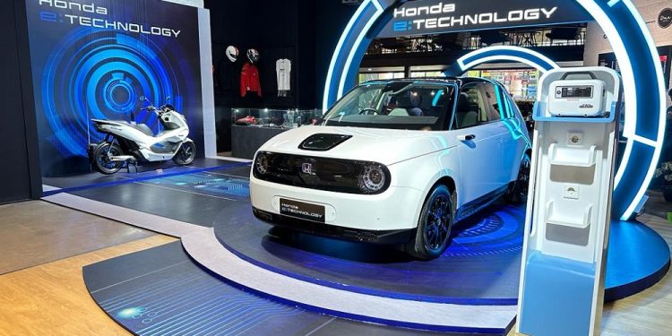 Honda Pamerkan Kendaraan Listriknya di Senayan