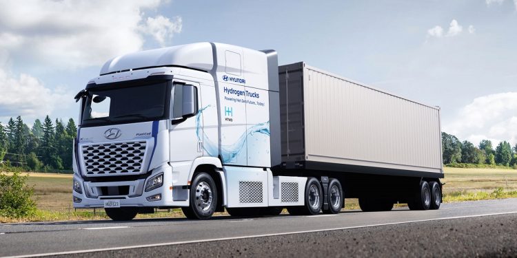 Truk Hyundai XCient Fuel Cell 6×4 Tractor Head Resmi Dipasarkan di AS