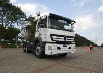 Bridgestone Emsa dan Sulp Jadi Ban OEM Truk Mercedes-Benz Axor Euro 4
