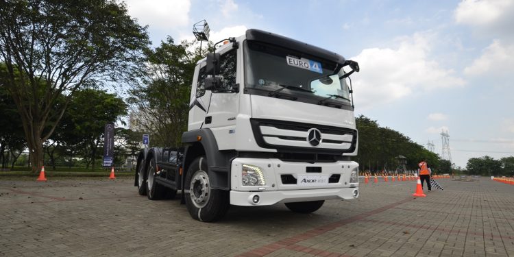 Bridgestone Emsa dan Sulp Jadi Ban OEM Truk Mercedes-Benz Axor Euro 4
