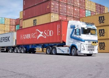 Volvo Buktikan Truk Listrik Sama Tangguhnya Dengan Truk Konvensional