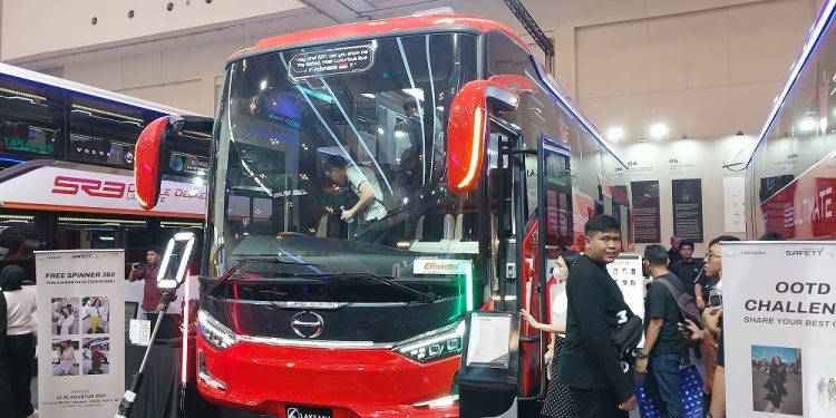 PO Efisiensi Luncurkan Suites Combi Bus Mewah di GIIAS 2023