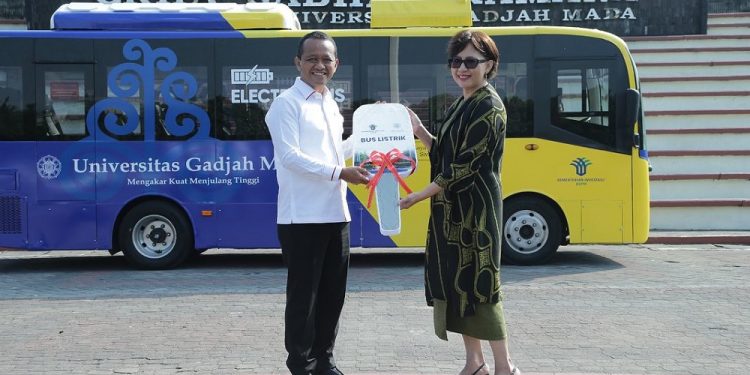 Fokus Kurangi Emisi Karbon, UGM Dapat Hibah 2 Bus Listrik