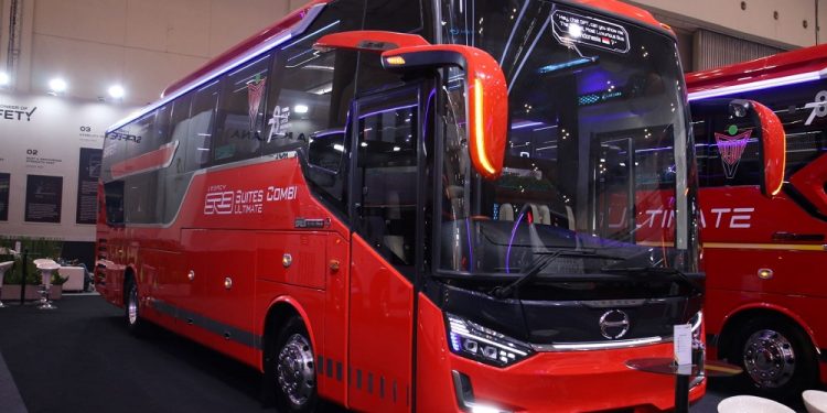 Hino Serahkan Armada Baru untuk 3 PO Bus di GIIAS 2023