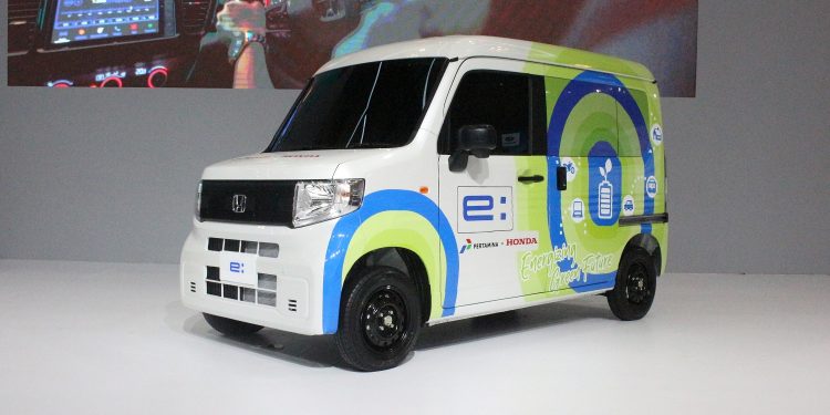 Honda Indonesia Mulai Uji Coba Mobil Niaga Listrik N-Van Bersama Pertamina