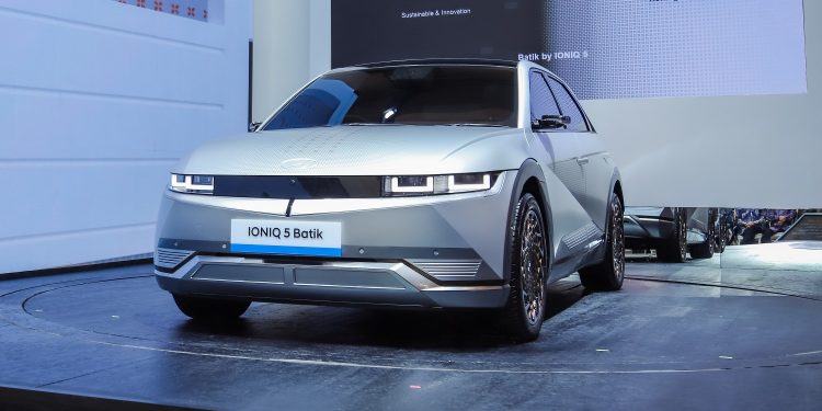 Ketika Mobil Listrik Hyundai Ioniq 5 Dibungkus Dengan Batik Warisan Budaya Indonesia