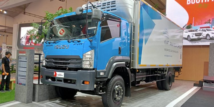 Jajaran Produk Isuzu Berstandar Euro 4 Mejeng di GIIAS 2023