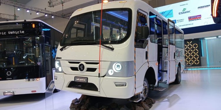 Adiputro Pamer Jetbus Roamer Monokok 4×4 Khusus Tambang, Begini Spesifikasinya
