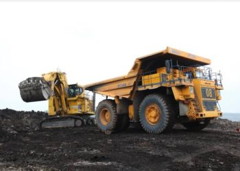 Pangkas Emisi di Sektor Tambang, PTBA Operasikan Dump Truck Hybrid dan Bus Listrik