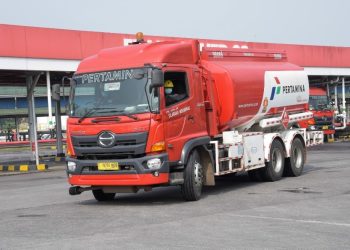 Strategi Hino Dukung Keamanan Distribusi BBM Hingga Ke Pelosok Negeri