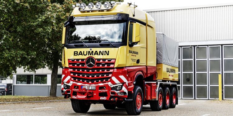 Truk Mercedes-Benz Arocs SLT 4463 AS 8×6 Ini Bisa Angkut Muatan Hingga 1.000 Ton