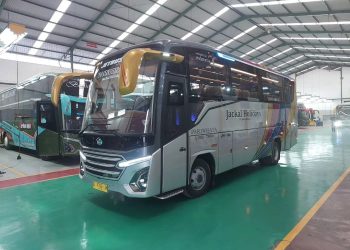 PO Jackal Holidays Rilis 3 Medium Bus Baru dari Karoseri Adiputro