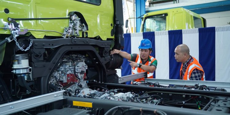 Dukung Bisnis Pelanggan, Hino Tingkatkan Kompetensi Front Liner dan Mekanik