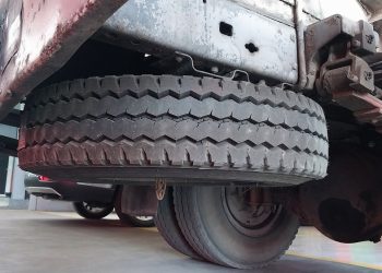 Antisipasi Sopir Truk Agar Ban Serep Tidak Hilang Diambil Pencuri