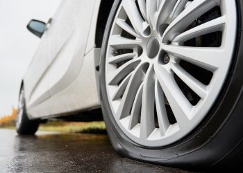 5 Cara Mudah Rawat Ban Mobil Secara Mandiri Usai Perjalanan Jauh