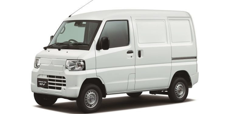 Intip Fitur Blind Van L100 EV, Kendaraan Niaga Ringan Mitsubishi yang Tampil di IIMS 2024