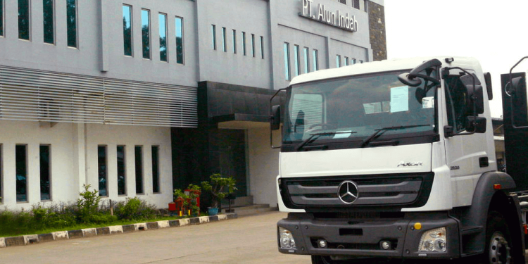 PT Alun Indah Raih Penghargaan Mercedes-Benz Commercial Vehicles Dealer of the Year 2023