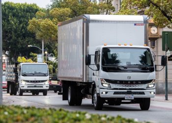 Truk Listrik Rizon e18L Mulai Beroperasi di AS