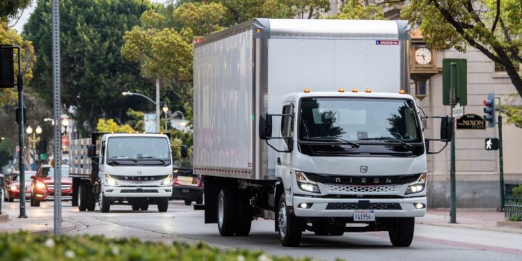 Truk Listrik Rizon e18L Mulai Beroperasi di AS