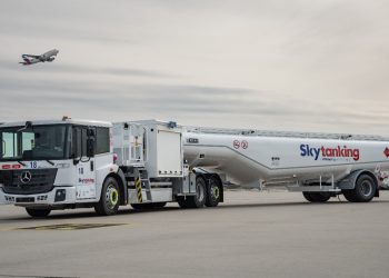 Mercedes-Benz eEconic Jadi Truk Tangki Avtur Elektrik Pertama di Jerman