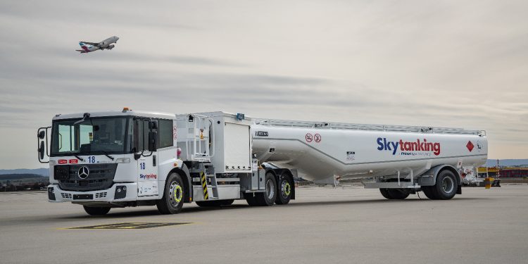 Mercedes-Benz eEconic Jadi Truk Tangki Avtur Elektrik Pertama di Jerman